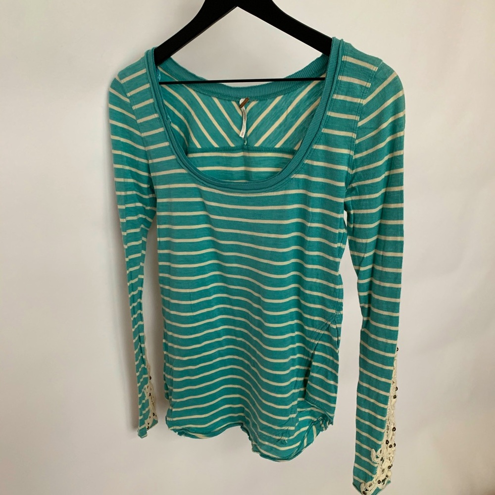 LIKE NEW FREE PEOPLE Women’s long-sleeve